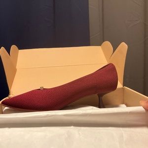Vivaia BORDEAUX RED Size: US6 Pointed-Toe Kitten Heels